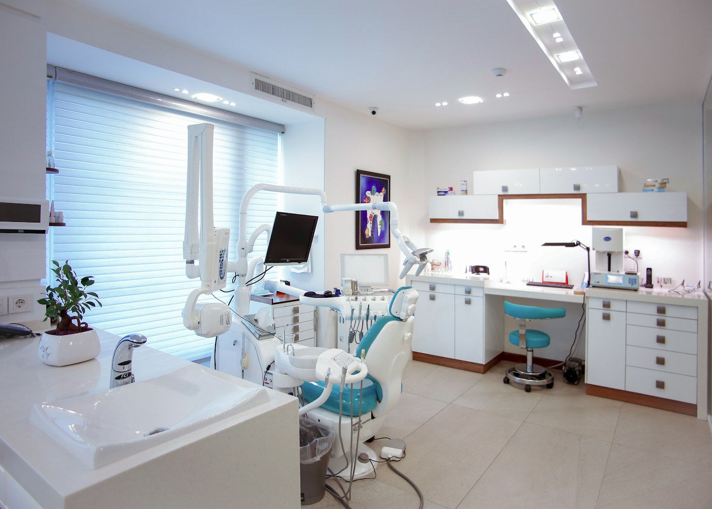 Modern dental treatment room
