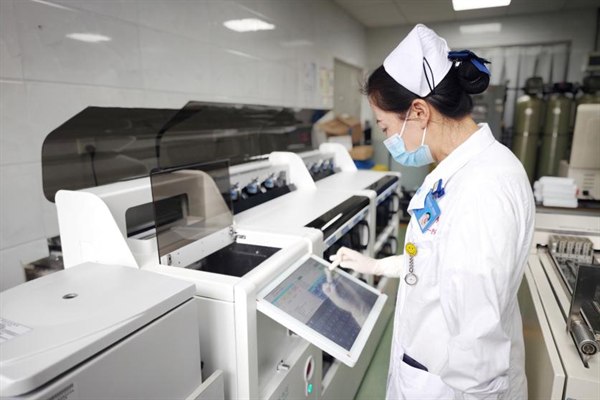 Peralatan dan ruang kerja makmal klinikal
