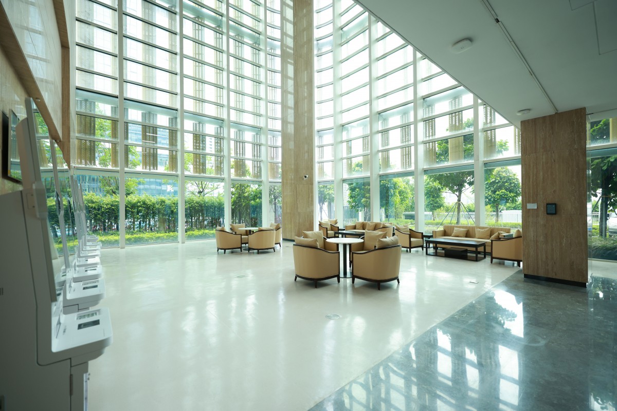Lobby of the International Medical Center at Nansha campus.