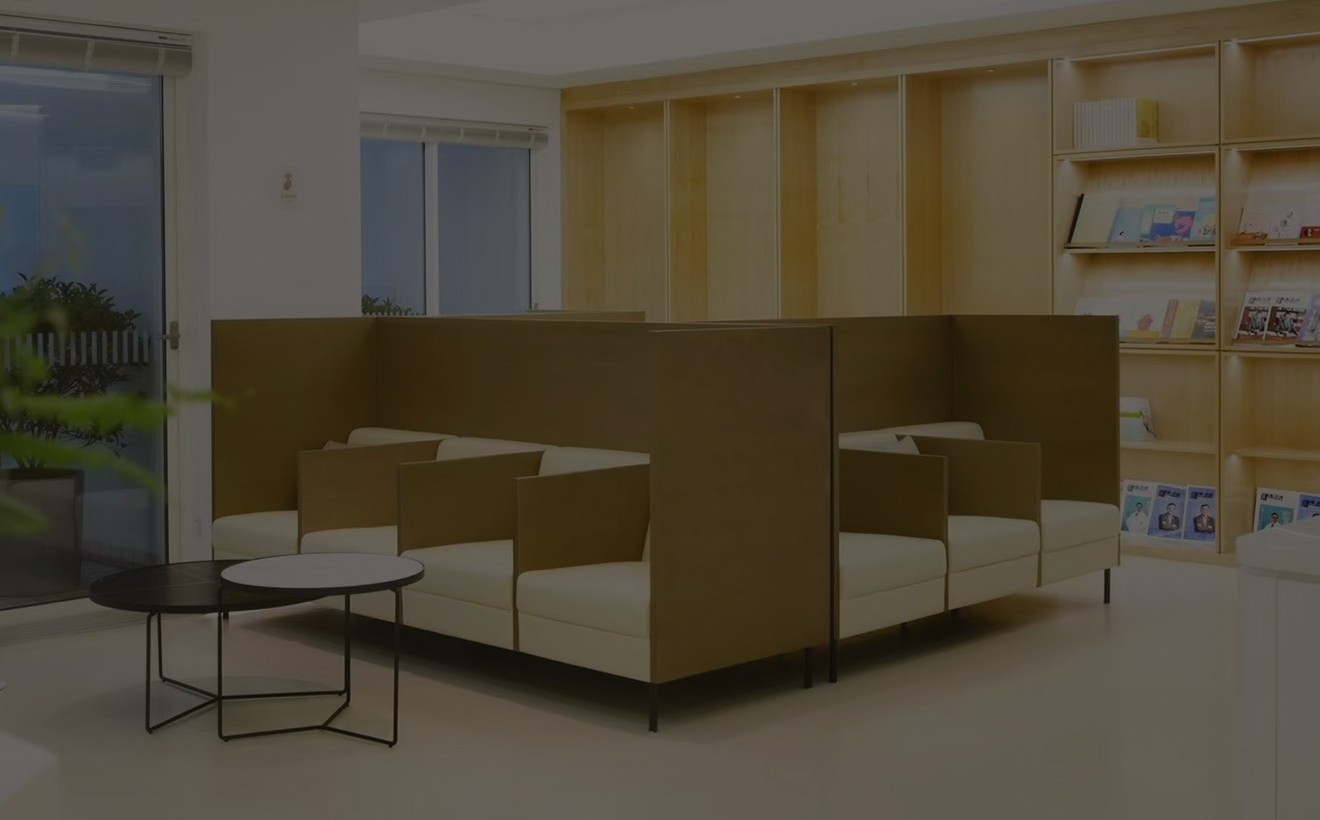 Waiting area pictured on the International Medical Center website.